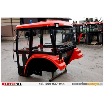 6.Kabina C-330 NAGLAK dach i błotniki z tworzywa, halogeny LED w cenie, drzwi na koło, 